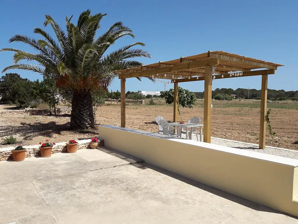 בית הארחה אס פוחולס 	Vivendes Adelina - Escapada Formentera בית כפרי